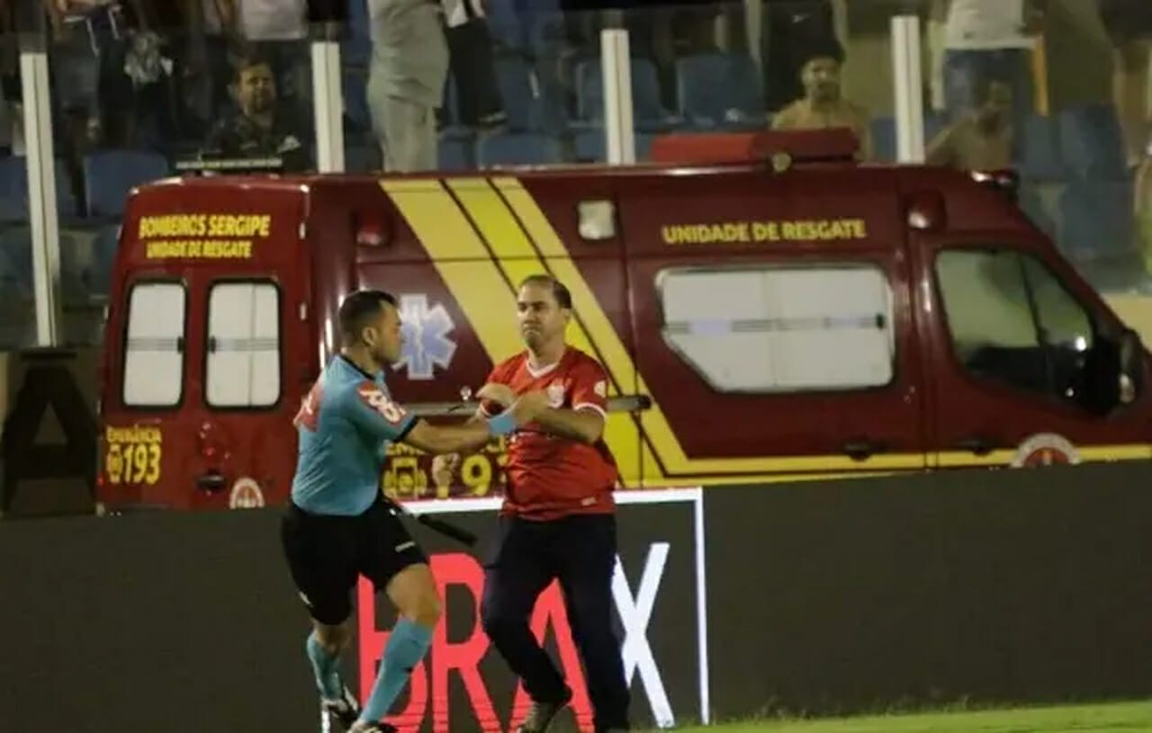 Após derrota do Sergipe na Copa do Brasil presidente do clube agride